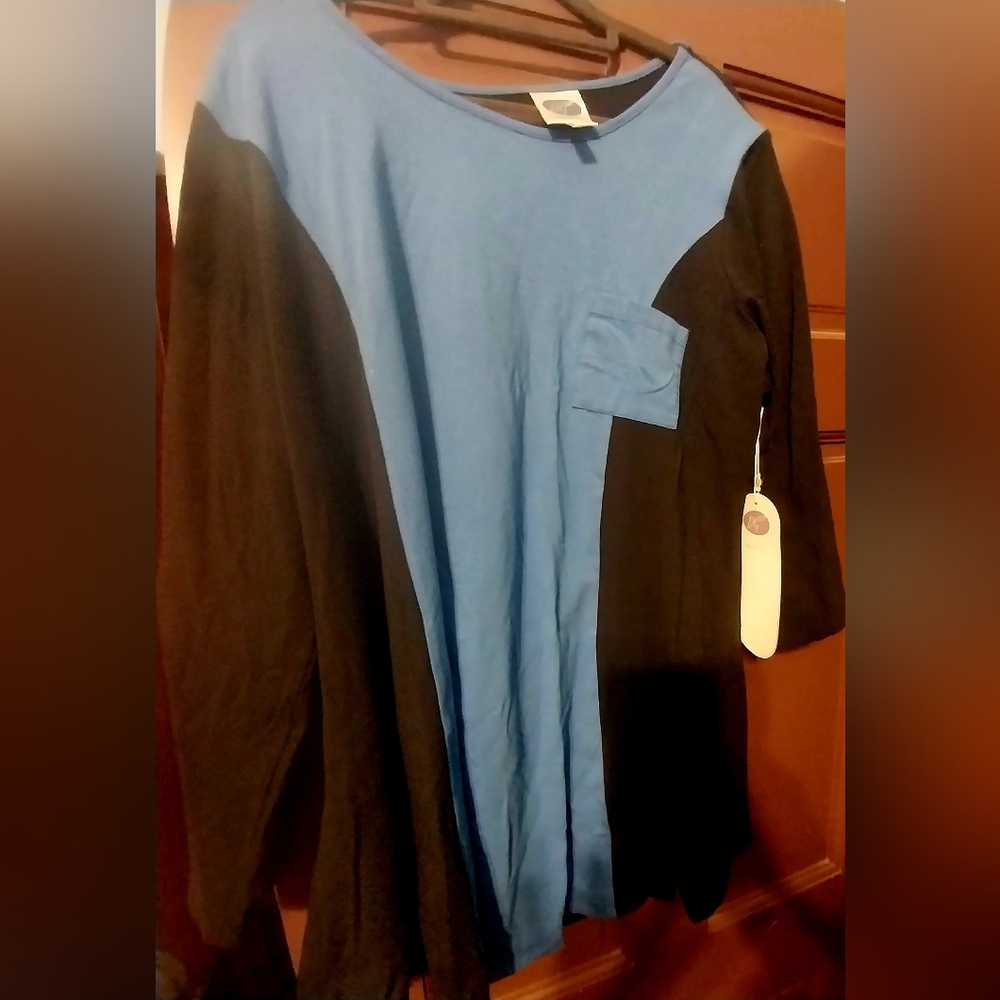 DG2, 1x color block, blue and black stretchy casual shirt with pocket